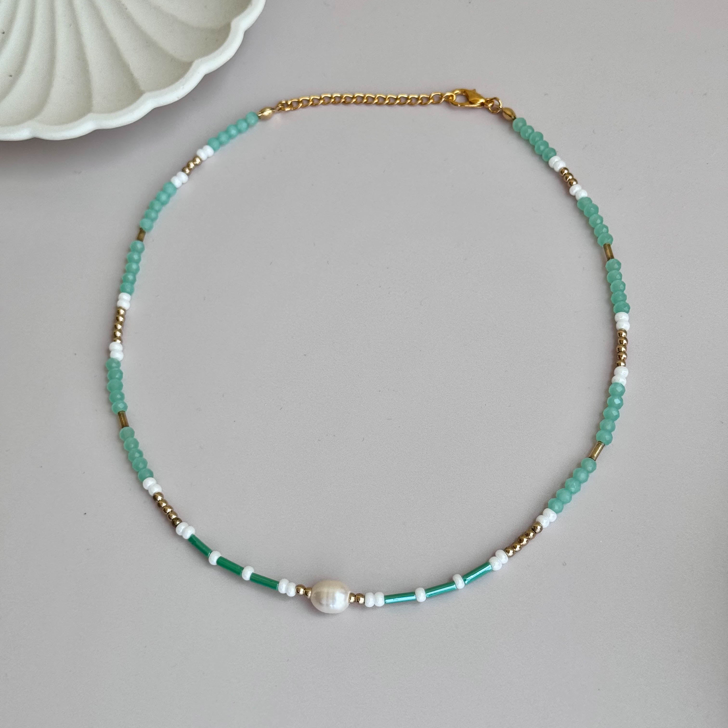 Light Green & White Pearl Chocker