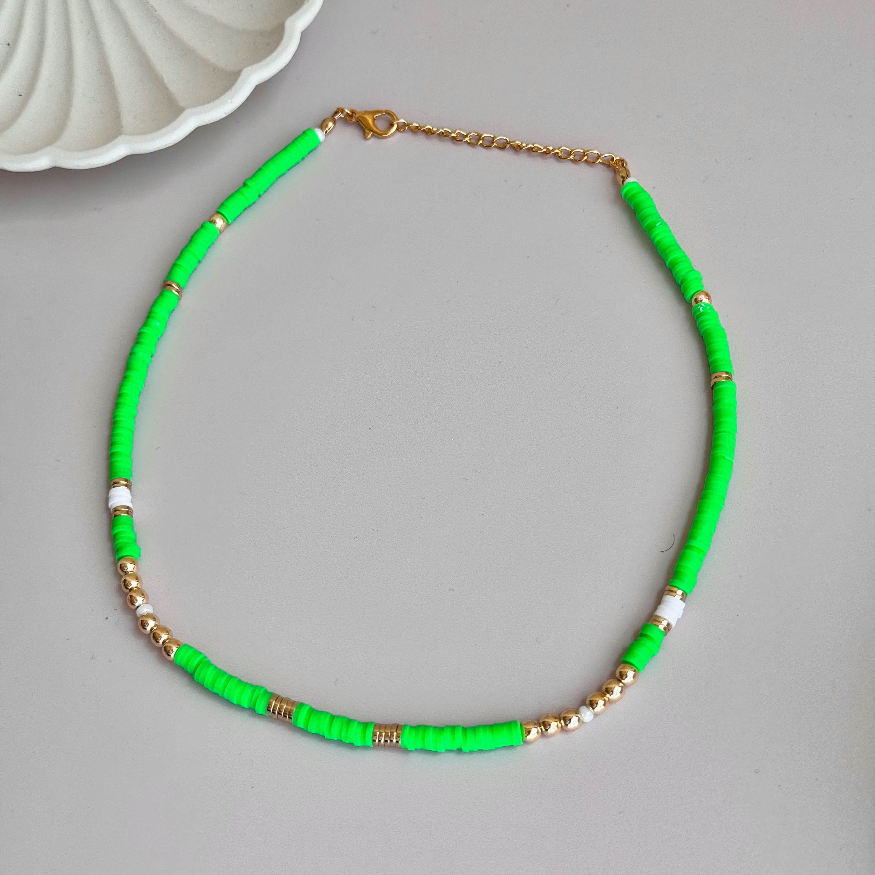 Neyon Green Chocker