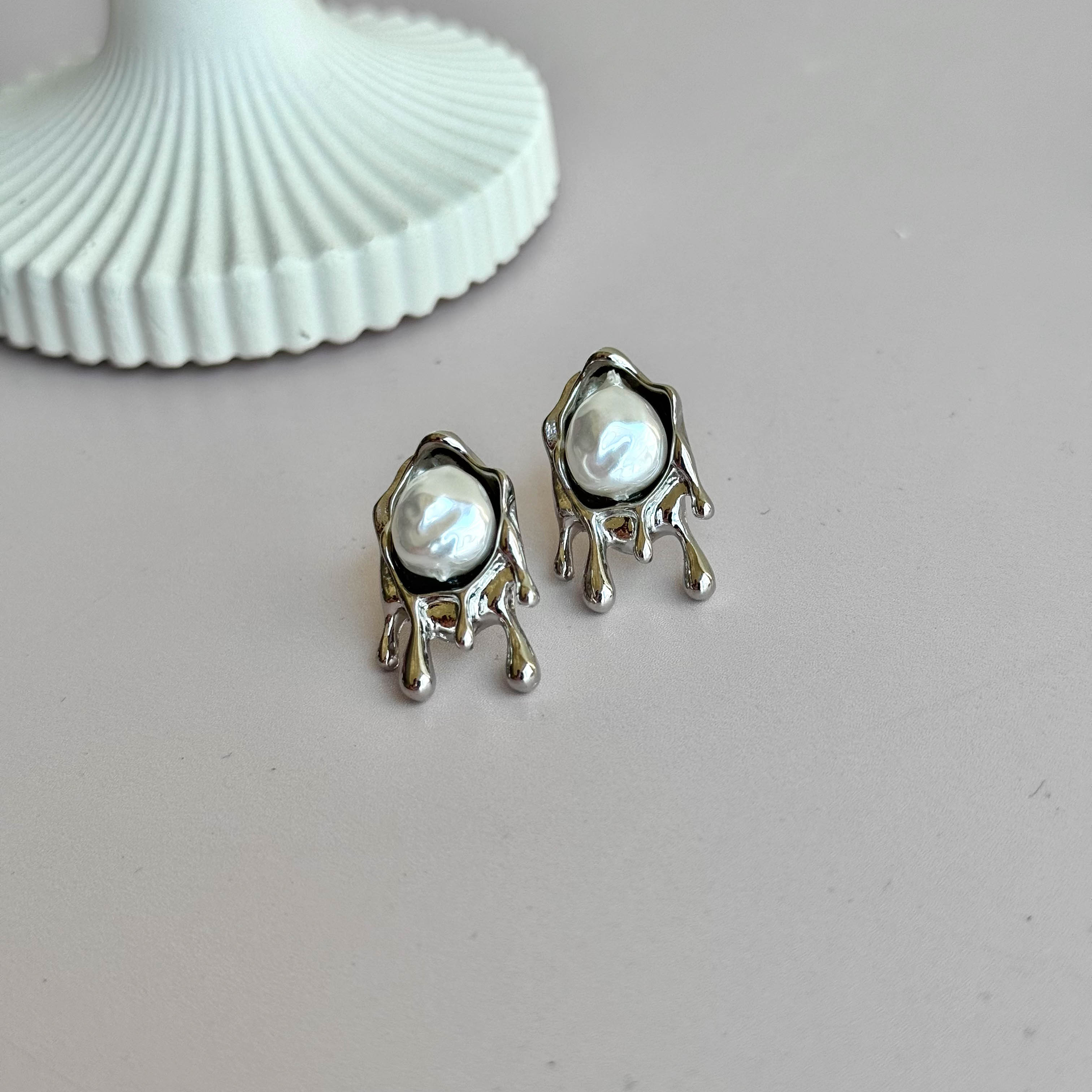 Melting Pearl Earrings